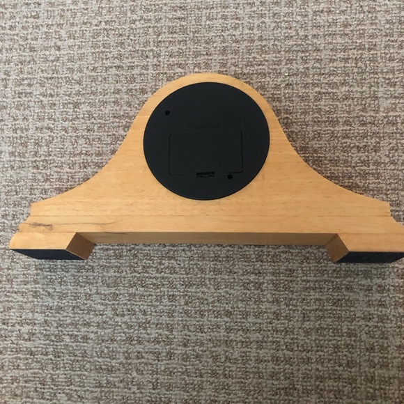 NWOT Westclox beige clock from 1980. - Picture 2 of 6